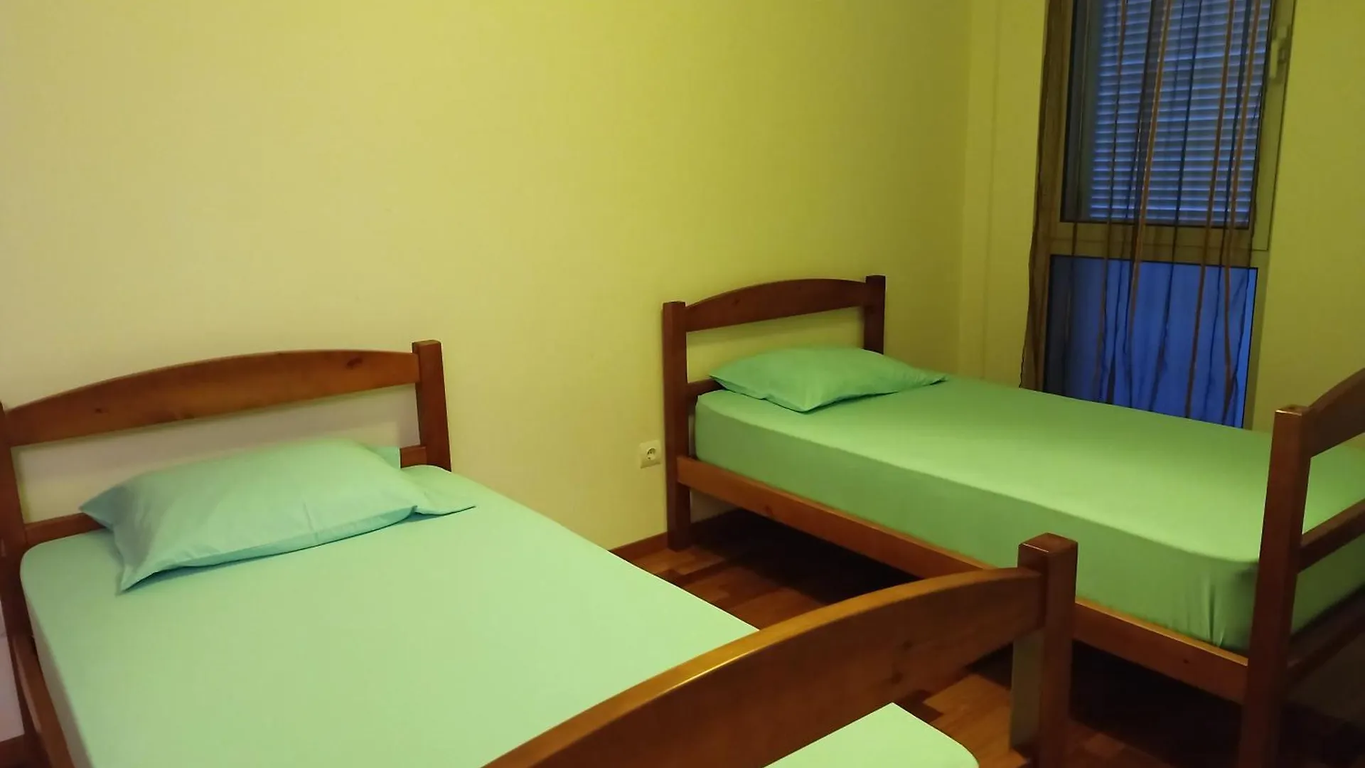 Δωμάτια σε οικογενειακή κατοικία Costa Lodges Funchal Or Santa Cruz Shared Room, Shared Bathroom